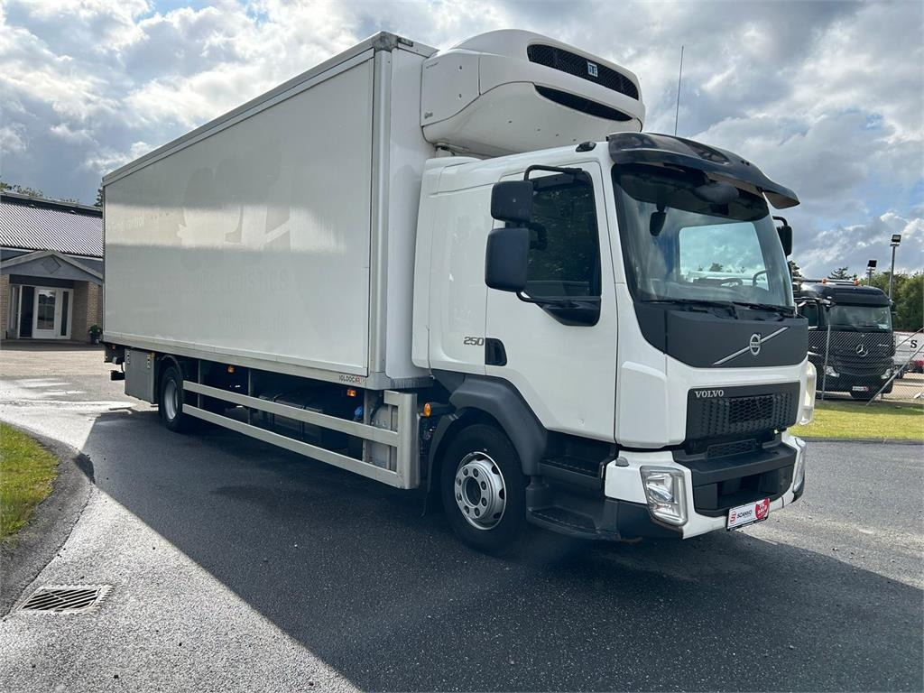 Volvo FL 250 16 ton - Camion frigider: Foto 2 Volvo FL 250 16 ton - Camion frigider: Foto 2