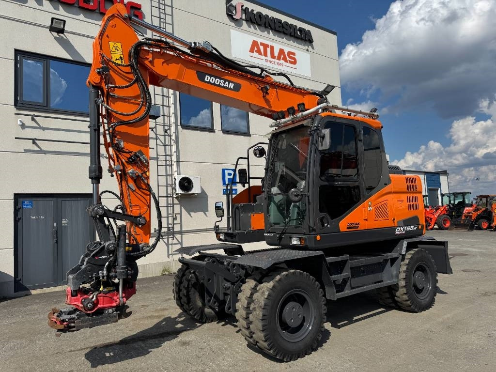 Doosan DX165W-5 PYÖRITTÄJÄLLÄ - Excavator pe roţi: Foto 2 Doosan DX165W-5 PYÖRITTÄJÄLLÄ - Excavator pe roţi: Foto 2