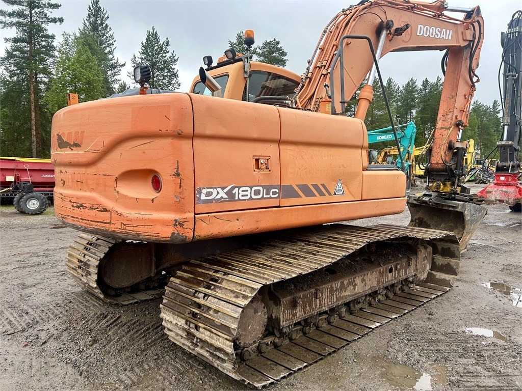 Doosan DX180LC PYÖRITTÄJÄLLÄ - Excavator pe şenile: Foto 4 Doosan DX180LC PYÖRITTÄJÄLLÄ - Excavator pe şenile: Foto 4