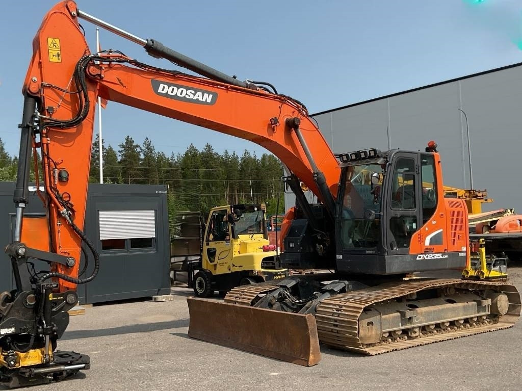 Doosan DX235LCR-5 DOZER - Excavator pe şenile: Foto 1 Doosan DX235LCR-5 DOZER - Excavator pe şenile: Foto 1