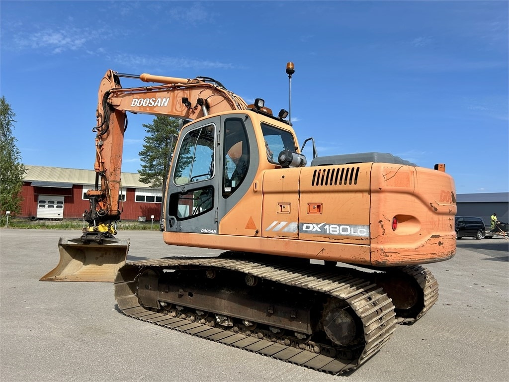 Doosan MYYTY! SOLD! DX180LC PYÖRITTÄJÄLLÄ - Excavator pe şenile: Foto 3 Doosan MYYTY! SOLD! DX180LC PYÖRITTÄJÄLLÄ - Excavator pe şenile: Foto 3