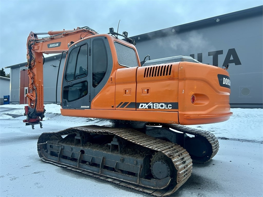 Doosan MYYTY! SOLD! DX180LCH PYÖRITTÄJÄLLÄ - Excavator pe şenile: Foto 2 Doosan MYYTY! SOLD! DX180LCH PYÖRITTÄJÄLLÄ - Excavator pe şenile: Foto 2