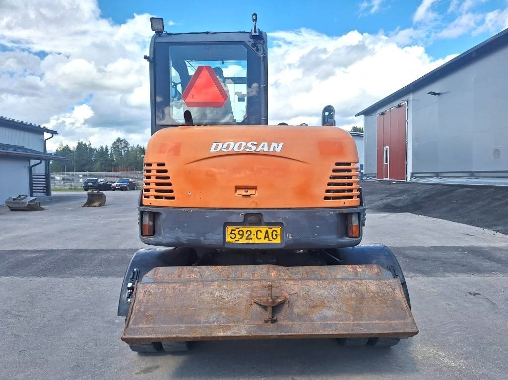 Doosan S55W PYÖRITTÄJÄLLÄ - Excavator pe roţi: Foto 3 Doosan S55W PYÖRITTÄJÄLLÄ - Excavator pe roţi: Foto 3