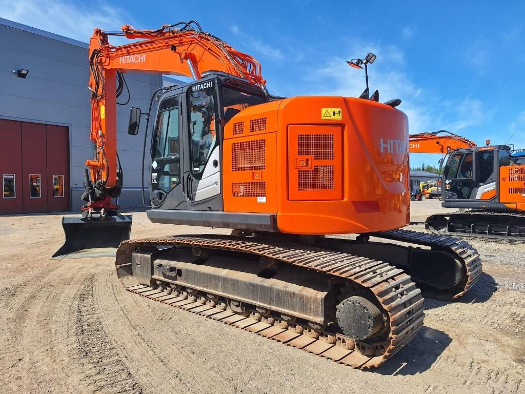 Hitachi ZX225USLC-5 PYÖRITTÄJÄ+PIHDIT YM. - Excavator pe şenile: Foto 2 Hitachi ZX225USLC-5 PYÖRITTÄJÄ+PIHDIT YM. - Excavator pe şenile: Foto 2