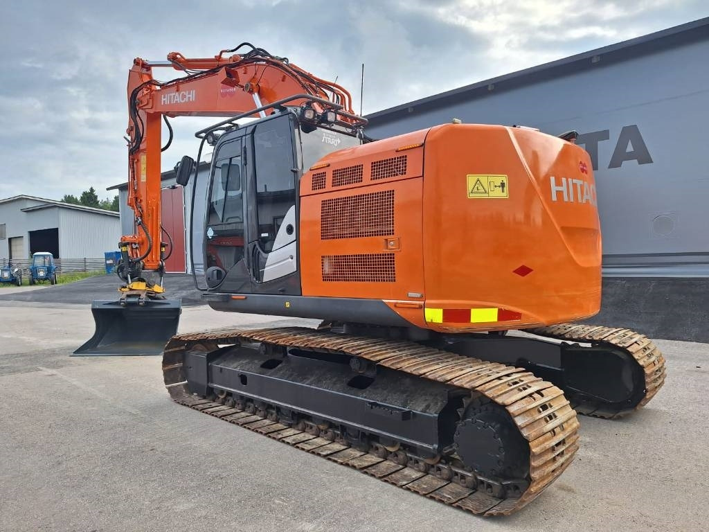 Hitachi ZX225USLC-5 PYÖRITTÄJÄLLÄ  - Excavator pe şenile: Foto 2 Hitachi ZX225USLC-5 PYÖRITTÄJÄLLÄ  - Excavator pe şenile: Foto 2