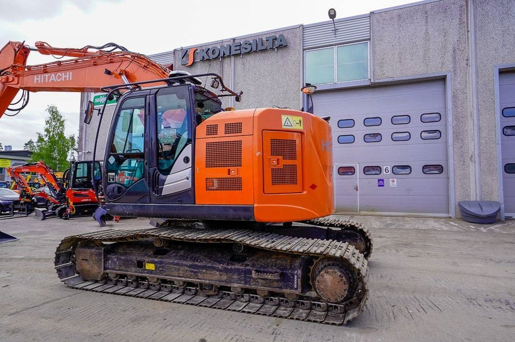 Hitachi ZX225USLC-5B MARTTIINILLA - Excavator pe şenile: Foto 2 Hitachi ZX225USLC-5B MARTTIINILLA - Excavator pe şenile: Foto 2