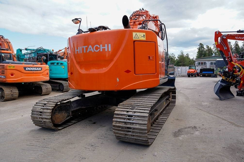 Hitachi ZX225USLC-5B MARTTIINILLA - Excavator pe şenile: Foto 5 Hitachi ZX225USLC-5B MARTTIINILLA - Excavator pe şenile: Foto 5