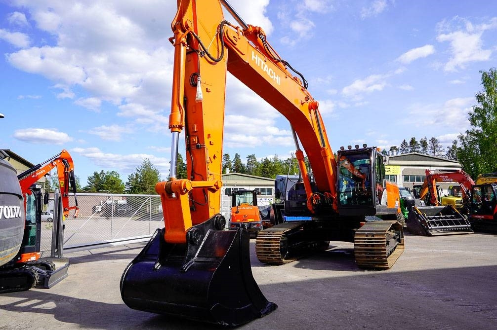 Hitachi ZX350LC-6 UUSI ALAKERTA - Excavator pe şenile: Foto 3 Hitachi ZX350LC-6 UUSI ALAKERTA - Excavator pe şenile: Foto 3