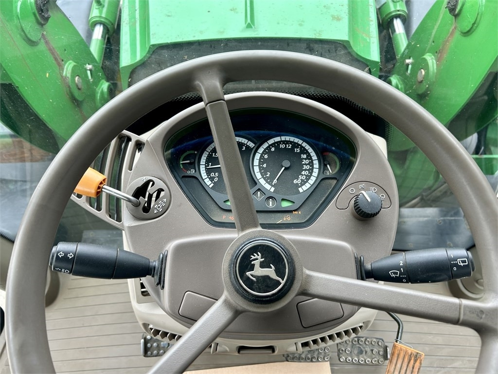 Tractor agricol John Deere 6125 R AUTOPOWER ETUKUORMAAJALLA: Foto 22