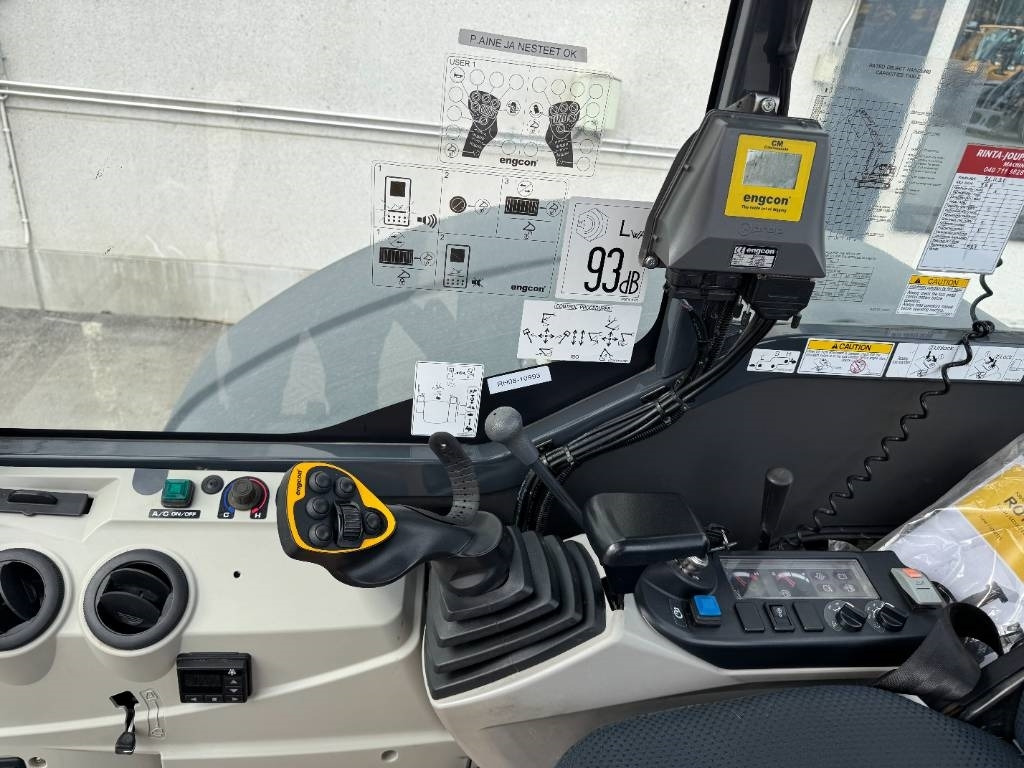 Mini excavator Kobelco SK45SRX-6 Pyörittäjä pihdeillä: Foto 12 Mini excavator Kobelco SK45SRX-6 Pyörittäjä pihdeillä: Foto 12