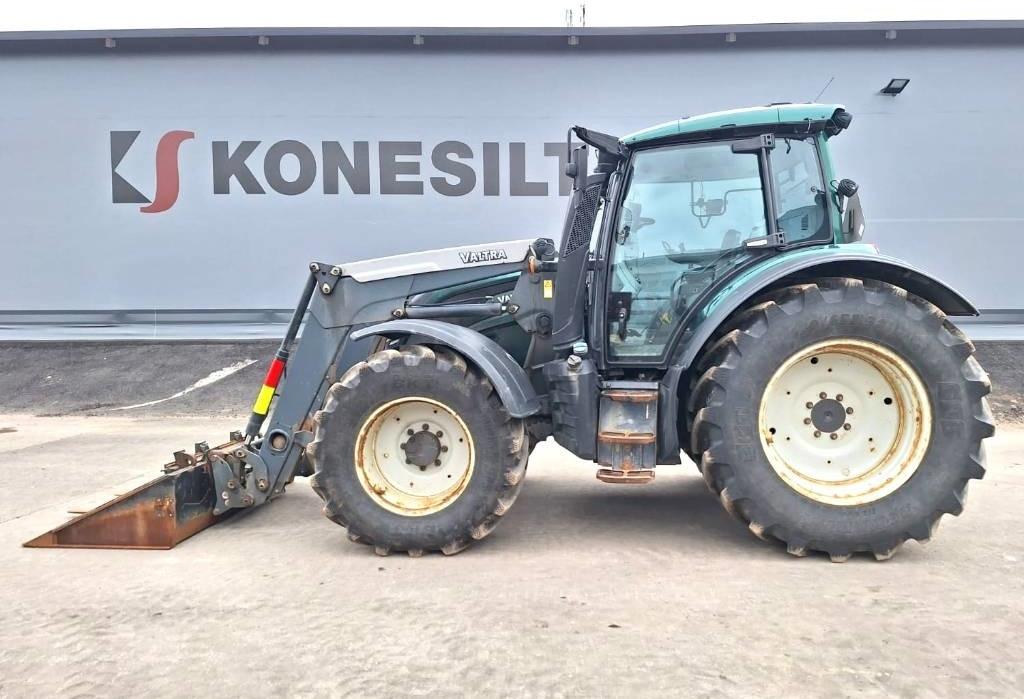 Valtra N174 VERSU ETUKUORMAAJALLA - Tractor agricol: Foto 1 Valtra N174 VERSU ETUKUORMAAJALLA - Tractor agricol: Foto 1