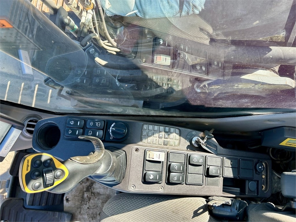 Leasing de Volvo EC180DL PYÖRITTÄJÄLLÄ Volvo EC180DL PYÖRITTÄJÄLLÄ: Foto 17 Leasing de Volvo EC180DL PYÖRITTÄJÄLLÄ Volvo EC180DL PYÖRITTÄJÄLLÄ: Foto 17