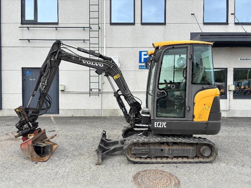 Volvo EC27C PYÖRITTÄJÄLLÄ - Mini excavator: Foto 1 Volvo EC27C PYÖRITTÄJÄLLÄ - Mini excavator: Foto 1