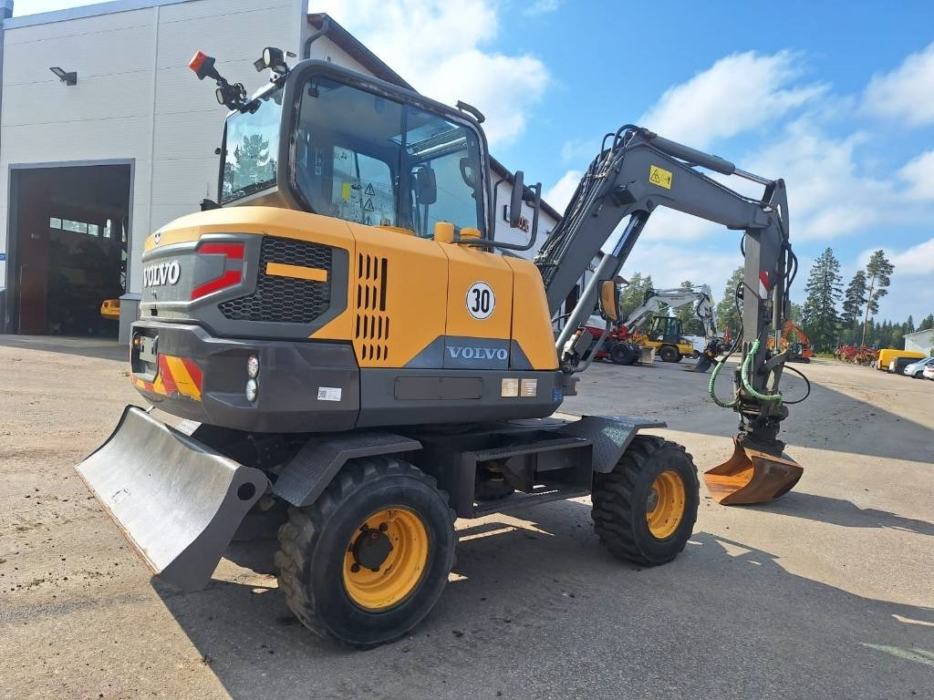 Volvo EW60E PYÖRITTÄJÄLLÄ - Excavator pe roţi: Foto 4 Volvo EW60E PYÖRITTÄJÄLLÄ - Excavator pe roţi: Foto 4