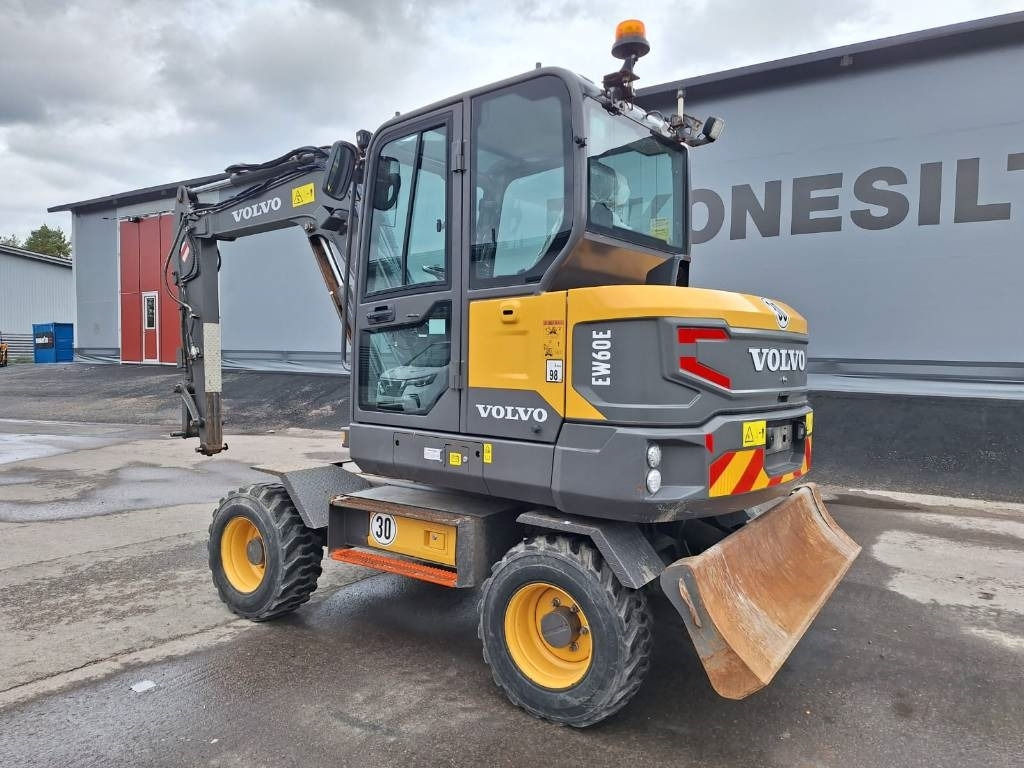 Volvo EW60E VÄHÄN AJETTU - Excavator pe roţi: Foto 2 Volvo EW60E VÄHÄN AJETTU - Excavator pe roţi: Foto 2