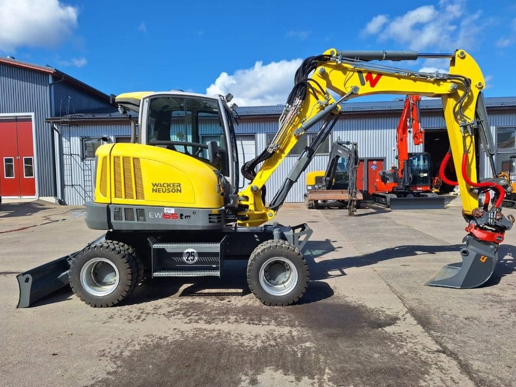Wacker EW65 PYÖRITTÄJÄLLÄ - Excavator pe roţi: Foto 5 Wacker EW65 PYÖRITTÄJÄLLÄ - Excavator pe roţi: Foto 5