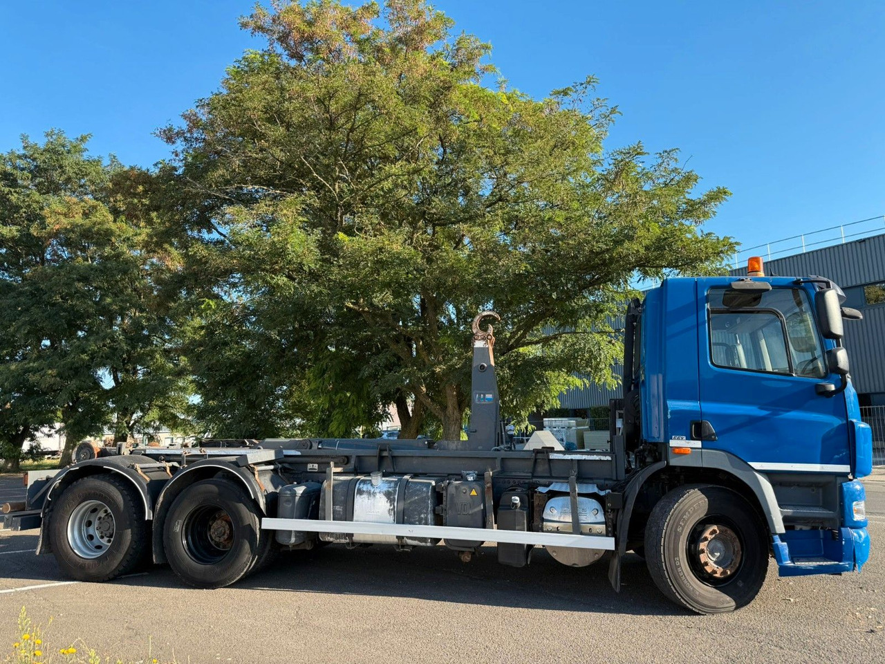 DAF CF85.360. Klima. E5. VDL. Tempomat - Camion cu cârlig: Foto 2 DAF CF85.360. Klima. E5. VDL. Tempomat - Camion cu cârlig: Foto 2