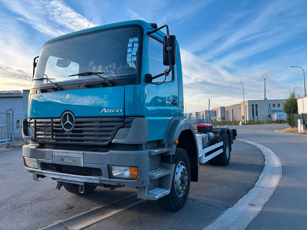 Mercedes-Benz Atego 1823. 6 Zylinder. - Camion şasiu: Foto 1 Mercedes-Benz Atego 1823. 6 Zylinder. - Camion şasiu: Foto 1
