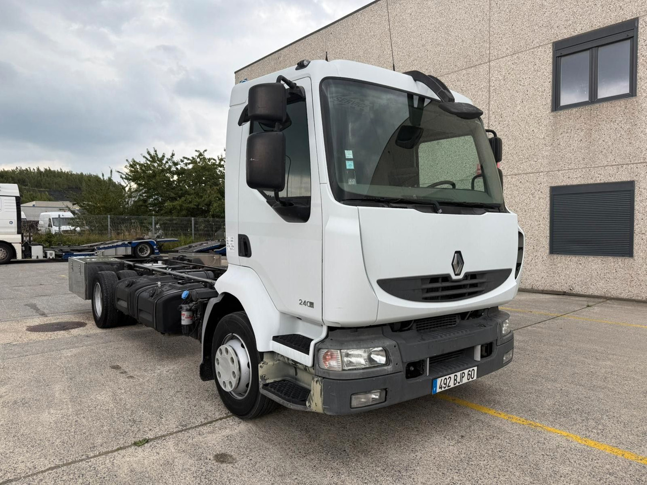 Renault Midlum 240dXi. Klima. 225.000km. - Camion şasiu: Foto 2 Renault Midlum 240dXi. Klima. 225.000km. - Camion şasiu: Foto 2