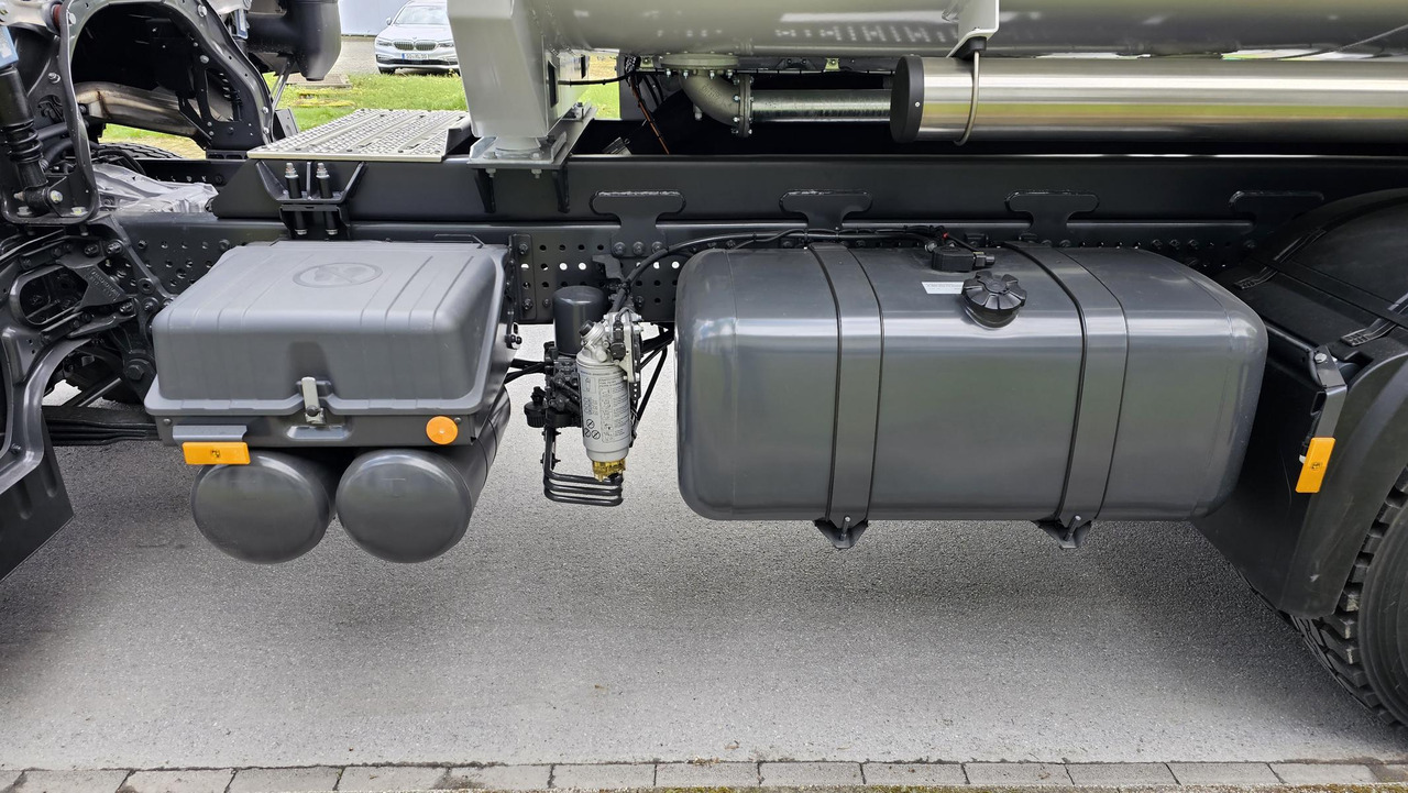 Camion cisternă pentru transport de combustibili nou MERCEDES-BENZ Actros 3340 ADR Euro 3: Foto 12