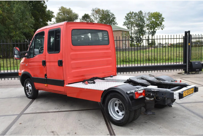 Iveco 40C18 - MANUAL - EURO 4 - 341 TKM - RADIO - BACKSEAT - 4 DOORS - GOOD CONDITION - - Cap tractor: Foto 3 Iveco 40C18 - MANUAL - EURO 4 - 341 TKM - RADIO - BACKSEAT - 4 DOORS - GOOD CONDITION - - Cap tractor: Foto 3