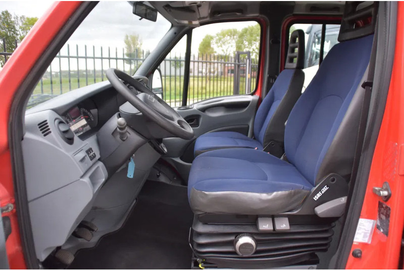 Iveco 40C18 - MANUAL - EURO 4 - 341 TKM - RADIO - BACKSEAT - 4 DOORS - GOOD CONDITION - - Cap tractor: Foto 5 Iveco 40C18 - MANUAL - EURO 4 - 341 TKM - RADIO - BACKSEAT - 4 DOORS - GOOD CONDITION - - Cap tractor: Foto 5