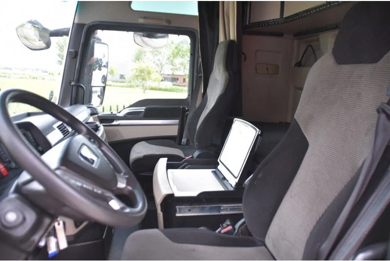 MAN TGX 18.420 - EURO 6 - ADR FL - PARK. AIRCO - NAVI - PTO - XENON LIGHTS - TOP CONDITION - - Cap tractor: Foto 5 MAN TGX 18.420 - EURO 6 - ADR FL - PARK. AIRCO - NAVI - PTO - XENON LIGHTS - TOP CONDITION - - Cap tractor: Foto 5