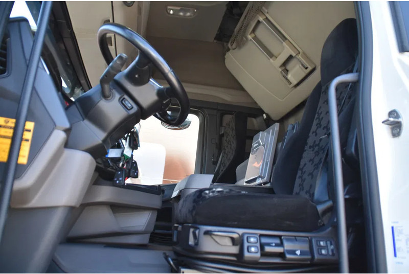 Scania R450 NGS 4x2 - RETARDER - ACC - 667 TKM - PARK. AIRCO - 4 POINT AIRSUSP. REAR - 2 x FUEL TANKS - LED LIGHTS - - Cap tractor: Foto 4 Scania R450 NGS 4x2 - RETARDER - ACC - 667 TKM - PARK. AIRCO - 4 POINT AIRSUSP. REAR - 2 x FUEL TANKS - LED LIGHTS - - Cap tractor: Foto 4