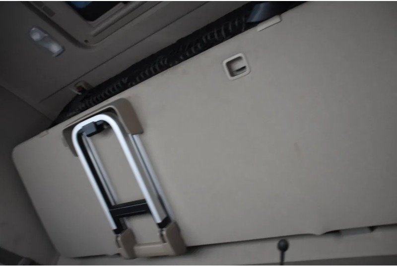 Scania R490 TL 6x2/4 - RETARDER - ACC - DIFF. LOCK - 2 x FUEL TANKS - 2 BEDS - EXCELLENT CONDITION - - Cap tractor: Foto 5 Scania R490 TL 6x2/4 - RETARDER - ACC - DIFF. LOCK - 2 x FUEL TANKS - 2 BEDS - EXCELLENT CONDITION - - Cap tractor: Foto 5