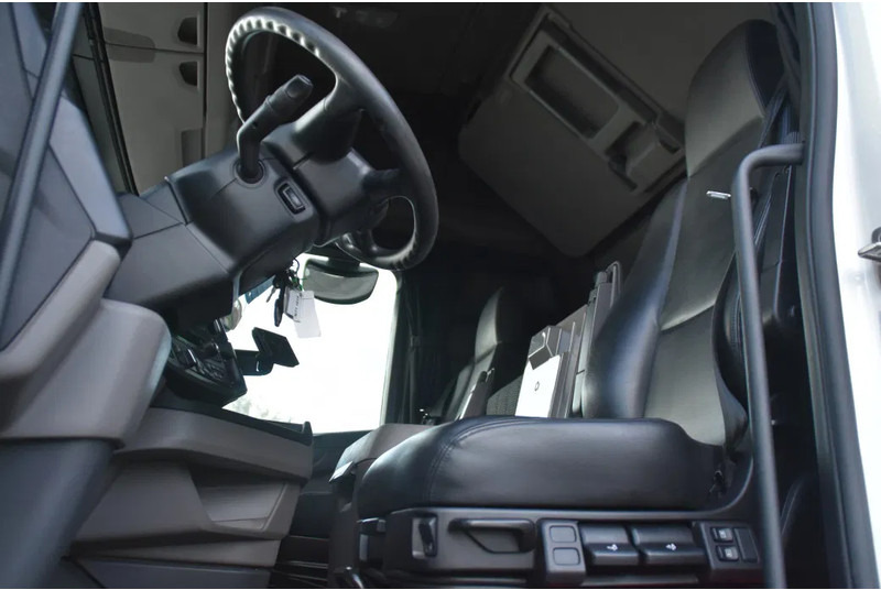 Scania S410 NGS 4x2EB MEGA 95 cm or 103 cm driving height - RETARDER - 781 TKM - FULL AIR - PARK. AIRCO - LEATHER SEATS - 2 x FUEL TANK - Cap tractor: Foto 4 Scania S410 NGS 4x2EB MEGA 95 cm or 103 cm driving height - RETARDER - 781 TKM - FULL AIR - PARK. AIRCO - LEATHER SEATS - 2 x FUEL TANK - Cap tractor: Foto 4