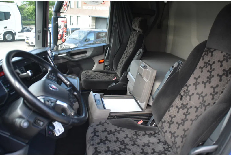 Scania S450 NGS 4x2 - RETARDER - 756 TKM - ACC - NAVI - PARK. AIRCO - 2 x FUEL TANKS - LED LIGHTS - TOP CONDITION - - Cap tractor: Foto 5 Scania S450 NGS 4x2 - RETARDER - 756 TKM - ACC - NAVI - PARK. AIRCO - 2 x FUEL TANKS - LED LIGHTS - TOP CONDITION - - Cap tractor: Foto 5