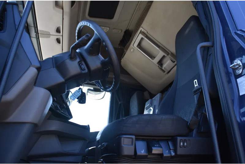 Scania S450 NGS 4x2NB - FULL AIR - RETARDER - ACC - AIRCO - 2 x FUEL TANKS - TOP CONDITION - - Cap tractor: Foto 4 Scania S450 NGS 4x2NB - FULL AIR - RETARDER - ACC - AIRCO - 2 x FUEL TANKS - TOP CONDITION - - Cap tractor: Foto 4