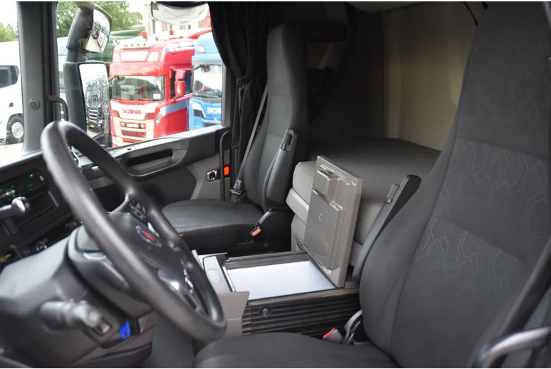 Scania S450 NGS 4x2NB - FULL AIR - RETARDER - ACC - PARK. AIRCO - 2 x FUEL TANKS - TOP CONDITION - - Cap tractor: Foto 5 Scania S450 NGS 4x2NB - FULL AIR - RETARDER - ACC - PARK. AIRCO - 2 x FUEL TANKS - TOP CONDITION - - Cap tractor: Foto 5