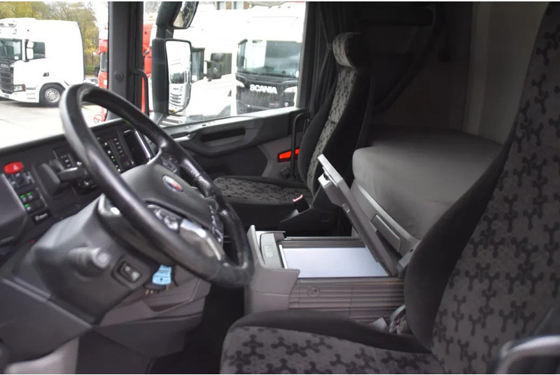 Scania S450 NGS 4x2NB - NEW TACHO - ADR FL - FULL AIR - PTO - RETARDER - 659 TKM - 4 POINT AIR SUSP. REAR - 2 x FUEL TANKS - LED LIGHTS - Cap tractor: Foto 5 Scania S450 NGS 4x2NB - NEW TACHO - ADR FL - FULL AIR - PTO - RETARDER - 659 TKM - 4 POINT AIR SUSP. REAR - 2 x FUEL TANKS - LED LIGHTS - Cap tractor: Foto 5