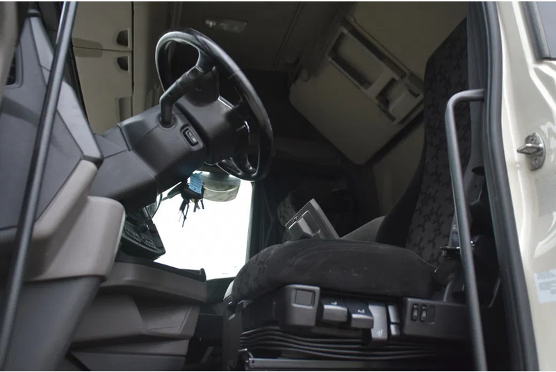 Scania S450 NGS 4x2NB - NEW TACHO - ADR FL - FULL AIR - PTO - RETARDER - 659 TKM - 4 POINT AIR SUSP. REAR - 2 x FUEL TANKS - LED LIGHTS - Cap tractor: Foto 4 Scania S450 NGS 4x2NB - NEW TACHO - ADR FL - FULL AIR - PTO - RETARDER - 659 TKM - 4 POINT AIR SUSP. REAR - 2 x FUEL TANKS - LED LIGHTS - Cap tractor: Foto 4