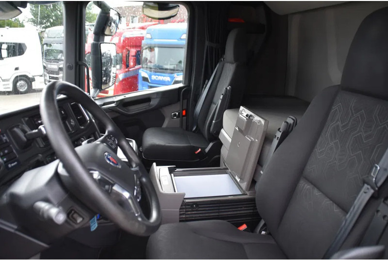 Scania S520 V8 NGS 6x2/4NB - RETARDER - FULL AIR - PARK. AIRCO - ACC - 2 x FUEL TANKS - LED LIGHTS - TOP CONDITION - - Cap tractor: Foto 5 Scania S520 V8 NGS 6x2/4NB - RETARDER - FULL AIR - PARK. AIRCO - ACC - 2 x FUEL TANKS - LED LIGHTS - TOP CONDITION - - Cap tractor: Foto 5
