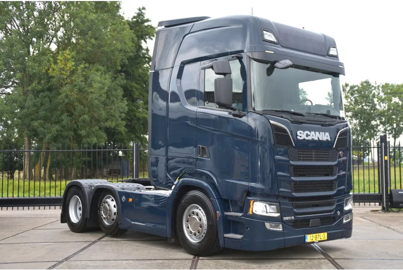 Scania S520 V8 NGS 6x2/4NB - RETARDER - FULL AIR - PARK. AIRCO - ACC - 2 x FUEL TANKS - LED LIGHTS - TOP CONDITION - - Cap tractor: Foto 1 Scania S520 V8 NGS 6x2/4NB - RETARDER - FULL AIR - PARK. AIRCO - ACC - 2 x FUEL TANKS - LED LIGHTS - TOP CONDITION - - Cap tractor: Foto 1