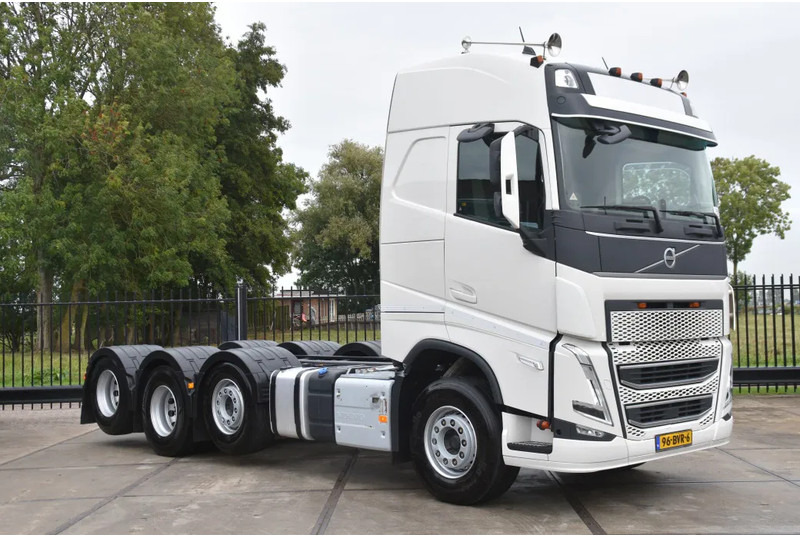 Volvo FH 500 Globe 8x2/4 - 147 TKM - PARK. AIRCO - 10 TONS FRONT AXLE - LEATHER SEATS - PTO - LED LIGHTS - TOP CONDITION - - Camion şasiu: Foto 1 Volvo FH 500 Globe 8x2/4 - 147 TKM - PARK. AIRCO - 10 TONS FRONT AXLE - LEATHER SEATS - PTO - LED LIGHTS - TOP CONDITION - - Camion şasiu: Foto 1