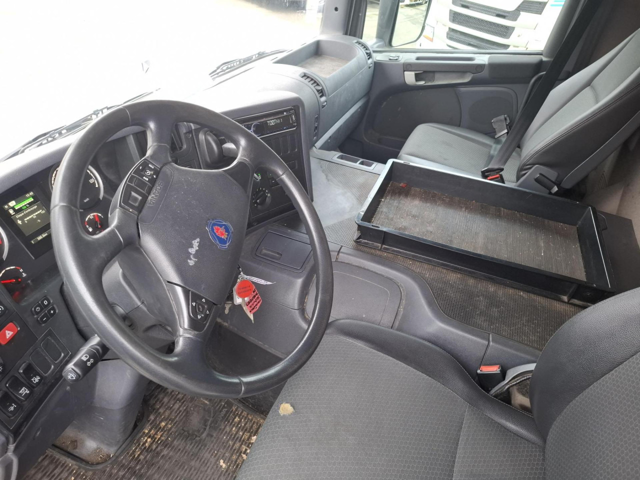 SCANIA SCANIA P250 Fourgon Hayon - Camion şasiu: Foto 3 SCANIA SCANIA P250 Fourgon Hayon - Camion şasiu: Foto 3