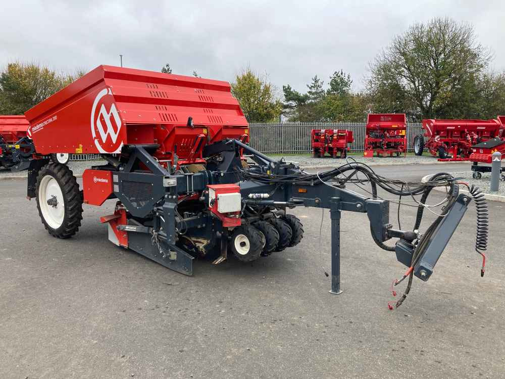 Dewulf Dewulf, MS 2000 RS, 2 Row, Trailed, Belt, Potato Planter - Combină agricola: Foto 1 Dewulf Dewulf, MS 2000 RS, 2 Row, Trailed, Belt, Potato Planter - Combină agricola: Foto 1
