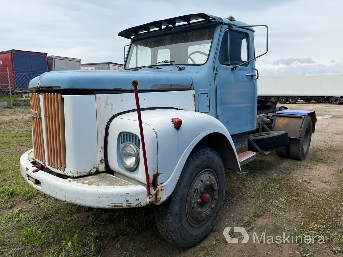 Lastbil Scania L 80 S 42 155 (Reparationsobjekt) - Cap tractor: Foto 1 Lastbil Scania L 80 S 42 155 (Reparationsobjekt) - Cap tractor: Foto 1