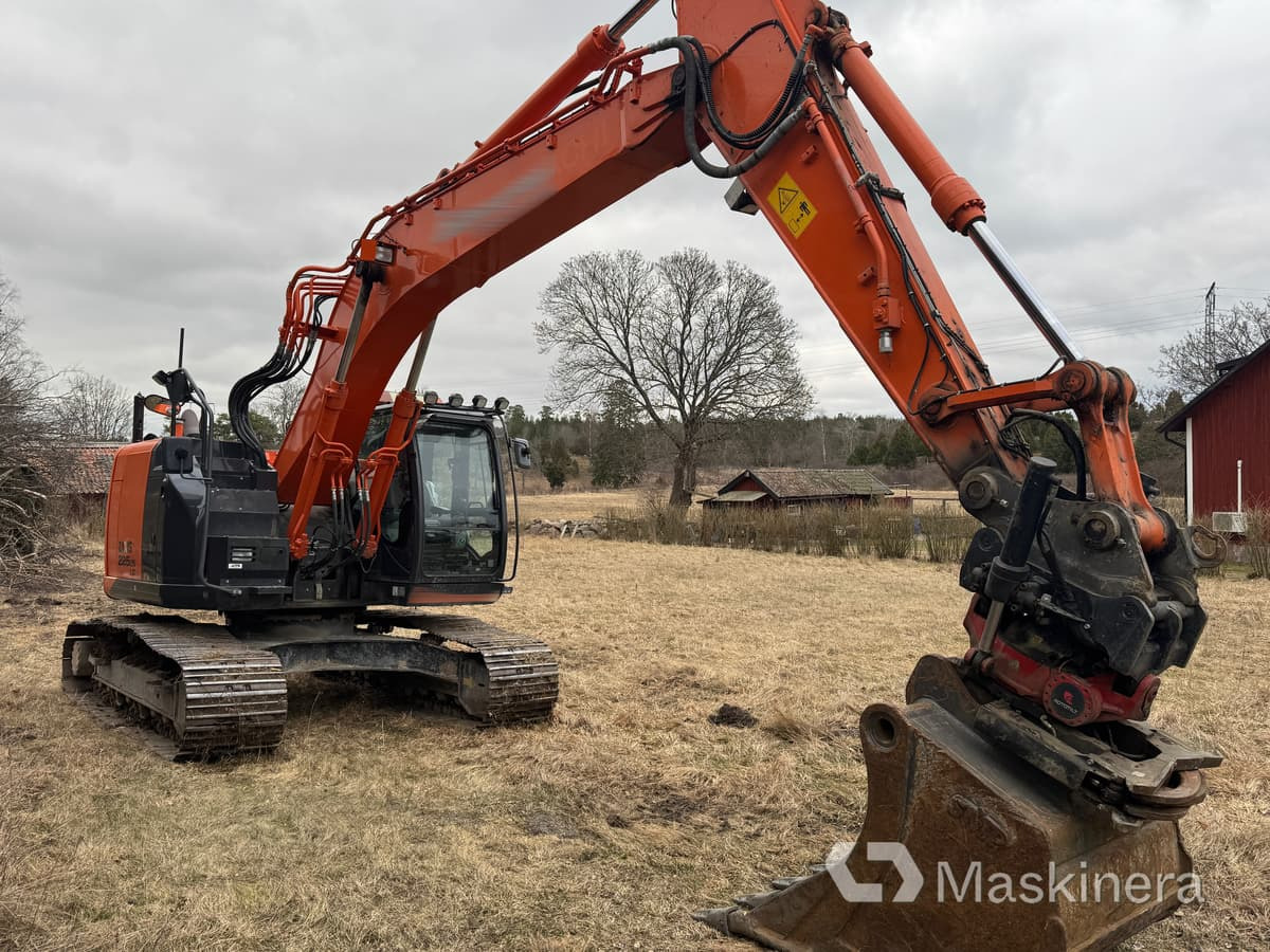 Grävmaskin Hitachi ZX225USLC-5B med redskap - Excavator pe şenile: Foto 3 Grävmaskin Hitachi ZX225USLC-5B med redskap - Excavator pe şenile: Foto 3