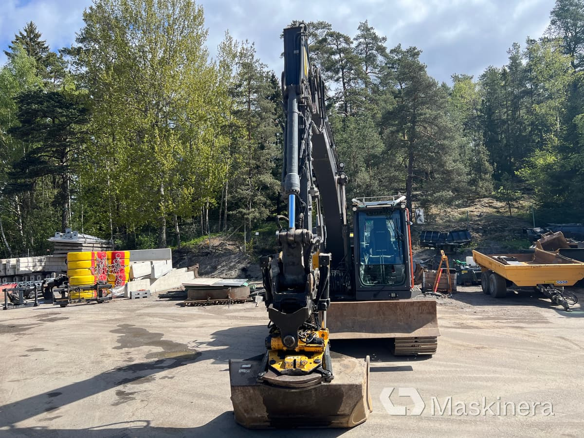 Grävmaskin Volvo EC140EL med 3 skopor - Excavator pe şenile: Foto 2 Grävmaskin Volvo EC140EL med 3 skopor - Excavator pe şenile: Foto 2