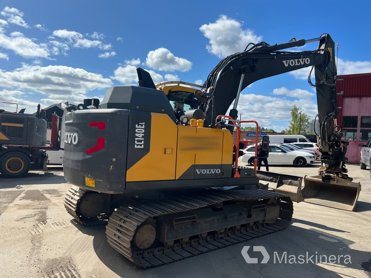 Grävmaskin Volvo EC140EL med 3 skopor - Excavator pe şenile: Foto 4 Grävmaskin Volvo EC140EL med 3 skopor - Excavator pe şenile: Foto 4