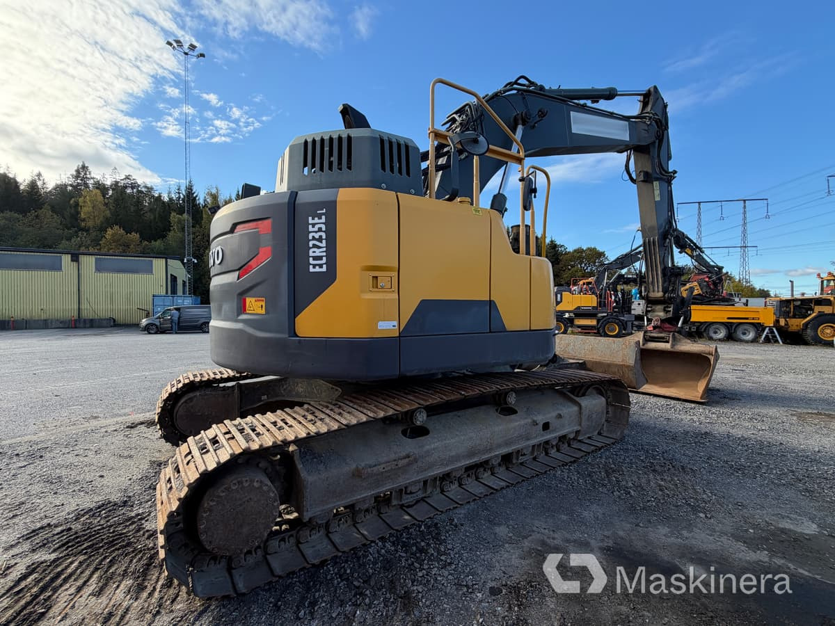 Grävmaskin Vovlo ECR235EL - Excavator pe şenile: Foto 5 Grävmaskin Vovlo ECR235EL - Excavator pe şenile: Foto 5