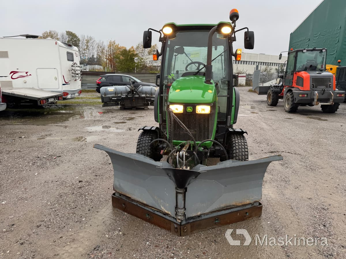 Kompakttraktor John Deere 3720 - Tractor mic: Foto 2 Kompakttraktor John Deere 3720 - Tractor mic: Foto 2