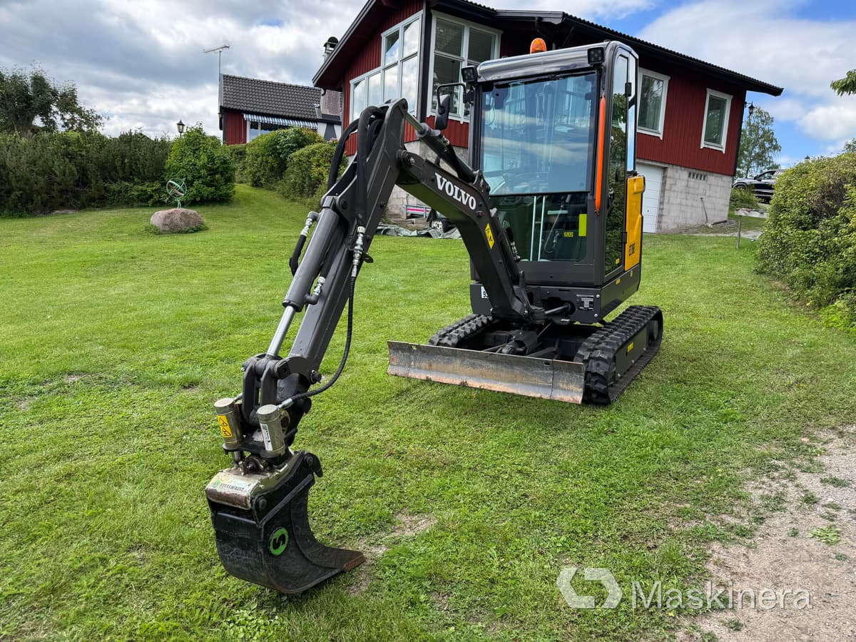 Minigrävare Volvo EC18R Minigrävare Volvo EC18E med trailer - Excavator pe şenile: Foto 2 Minigrävare Volvo EC18R Minigrävare Volvo EC18E med trailer - Excavator pe şenile: Foto 2