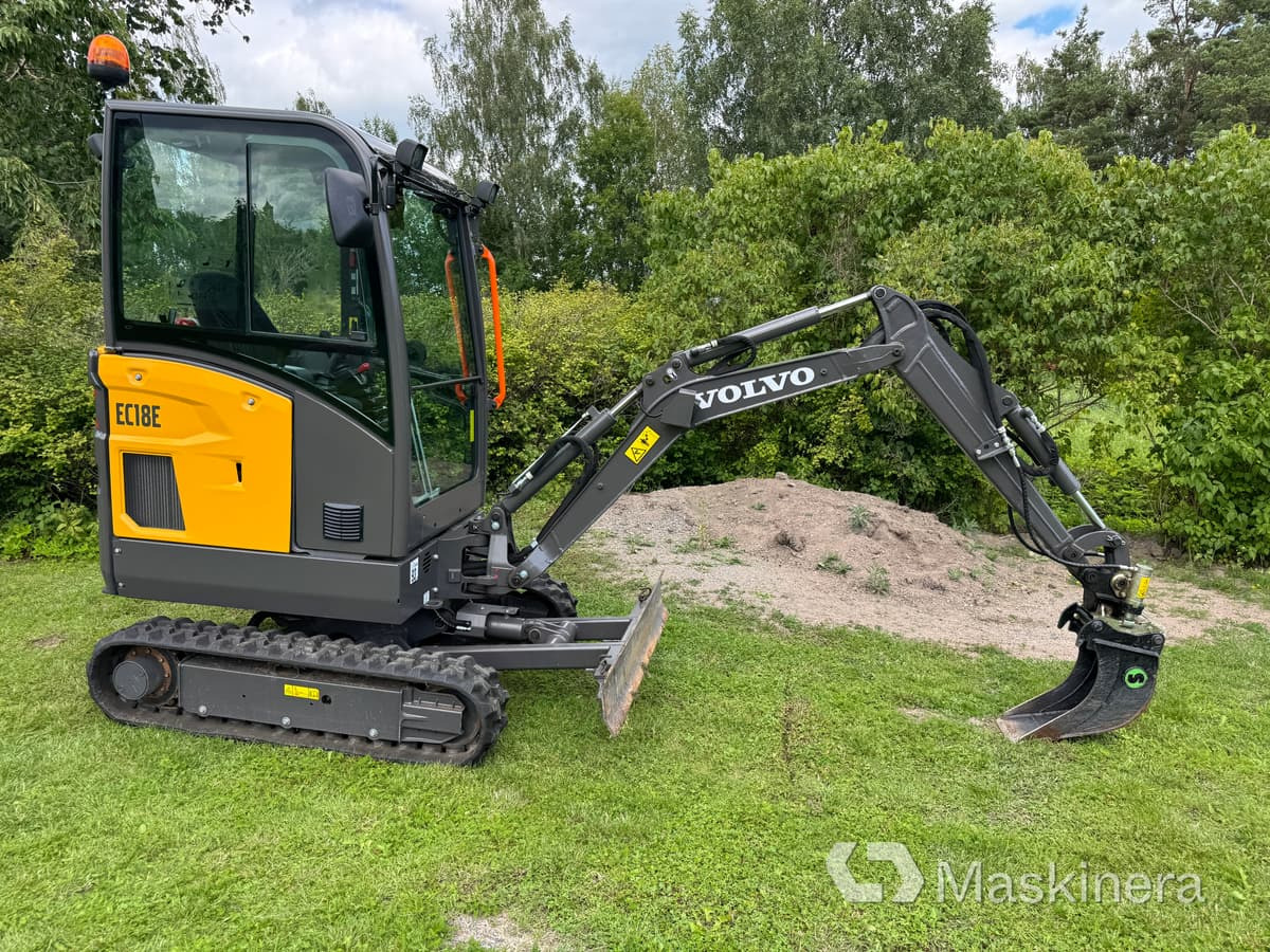 Minigrävare Volvo EC18R Minigrävare Volvo EC18E med trailer - Excavator pe şenile: Foto 5 Minigrävare Volvo EC18R Minigrävare Volvo EC18E med trailer - Excavator pe şenile: Foto 5