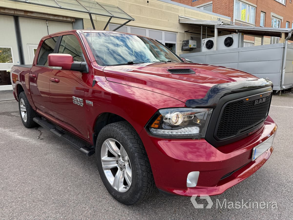 Pickup Dodge Ram 1500 Crew Cab 5.7L V8 HEMI - Autoutilitară compactă: Foto 3 Pickup Dodge Ram 1500 Crew Cab 5.7L V8 HEMI - Autoutilitară compactă: Foto 3