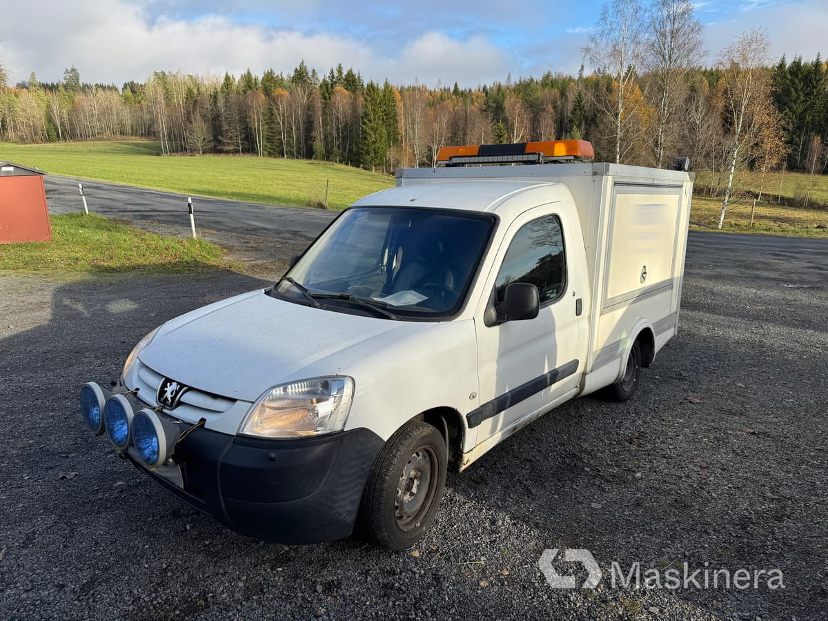 Skåpbil Peugeot Partner 1.6 HDI - Autoutilitară compactă: Foto 1 Skåpbil Peugeot Partner 1.6 HDI - Autoutilitară compactă: Foto 1